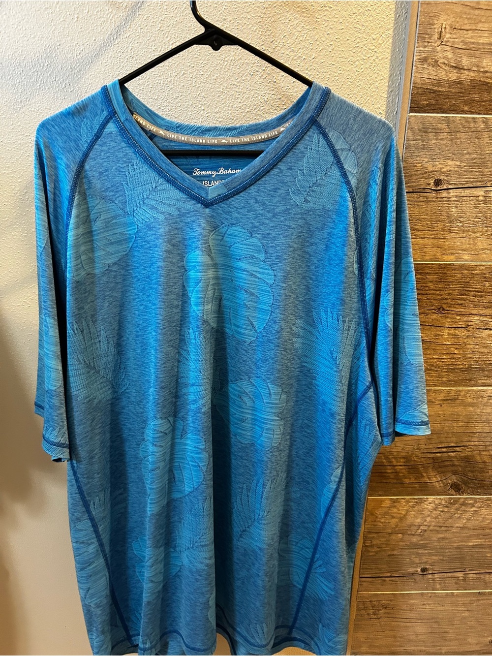 Tommy Bahama Blue V-Neck Short Sleeve Tropical Tee